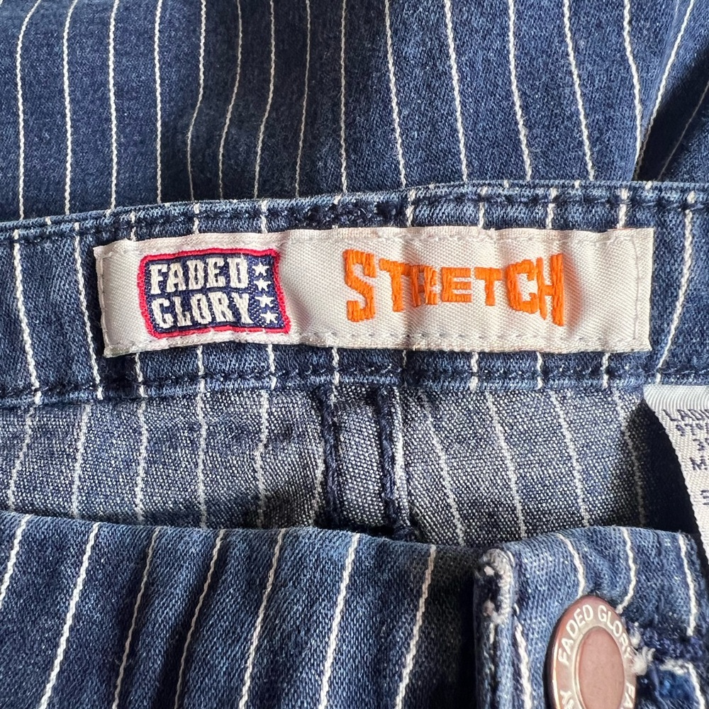 FADED GLORY BLUE AND WHITE NAUTICAL PINSTRIPES DENIM SHORTS SIZE 14 - Picture 2 of 11